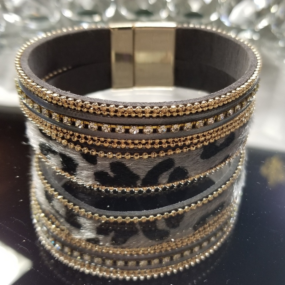 Leopard Rhinestone Bracelet - Picture 1 of 4